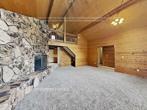 2018 Tacoma Point Dr E in Lake Tapps, WA - Foto de edificio - Building Photo