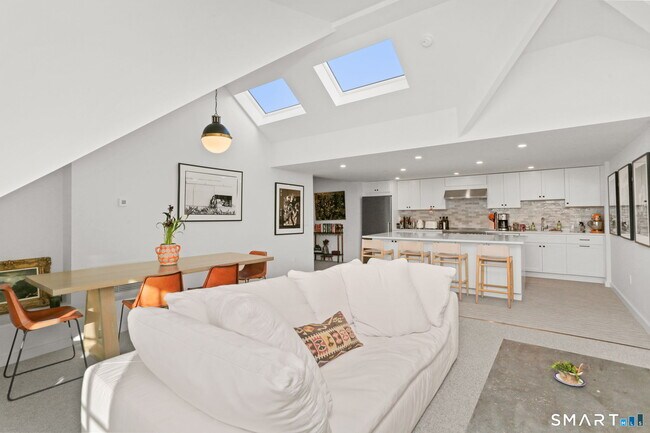 140 Rowayton Ave in Norwalk, CT - Building Photo - Building Photo