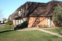 Chalet Apartments in Edina, MN - Building Photo - Building Photo