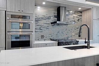 7157 E Rancho Vista Dr in Scottsdale, AZ - Building Photo - Building Photo