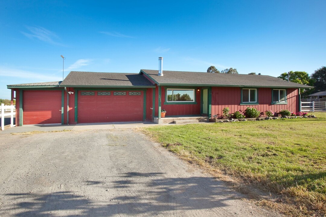 3882 Llano Rd in Santa Rosa, CA - Building Photo