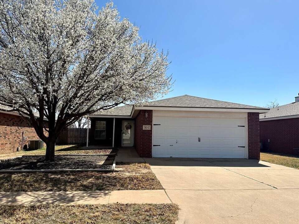 5903 10th St in Lubbock, TX - Building Photo