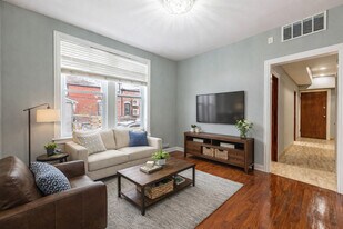 2242 N Western Ave in Chicago, IL - Building Photo