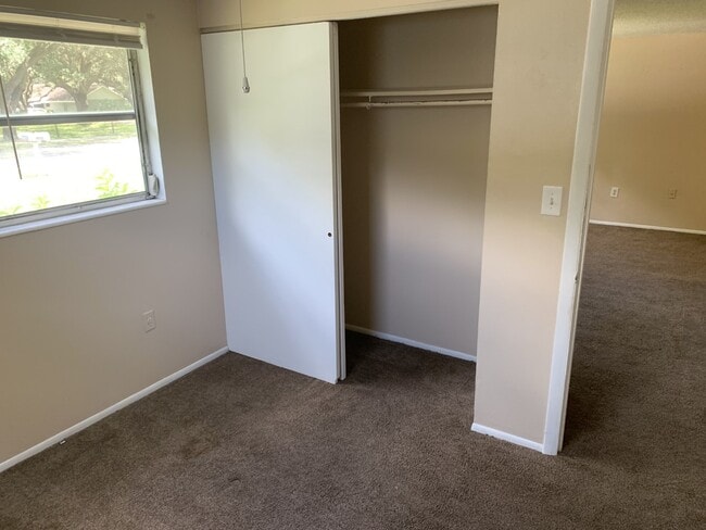 1213 Mook St in Brandon, FL - Building Photo - Building Photo