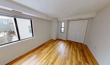 21 Elmer St, Unit 205 in Cambridge, MA - Building Photo - Building Photo