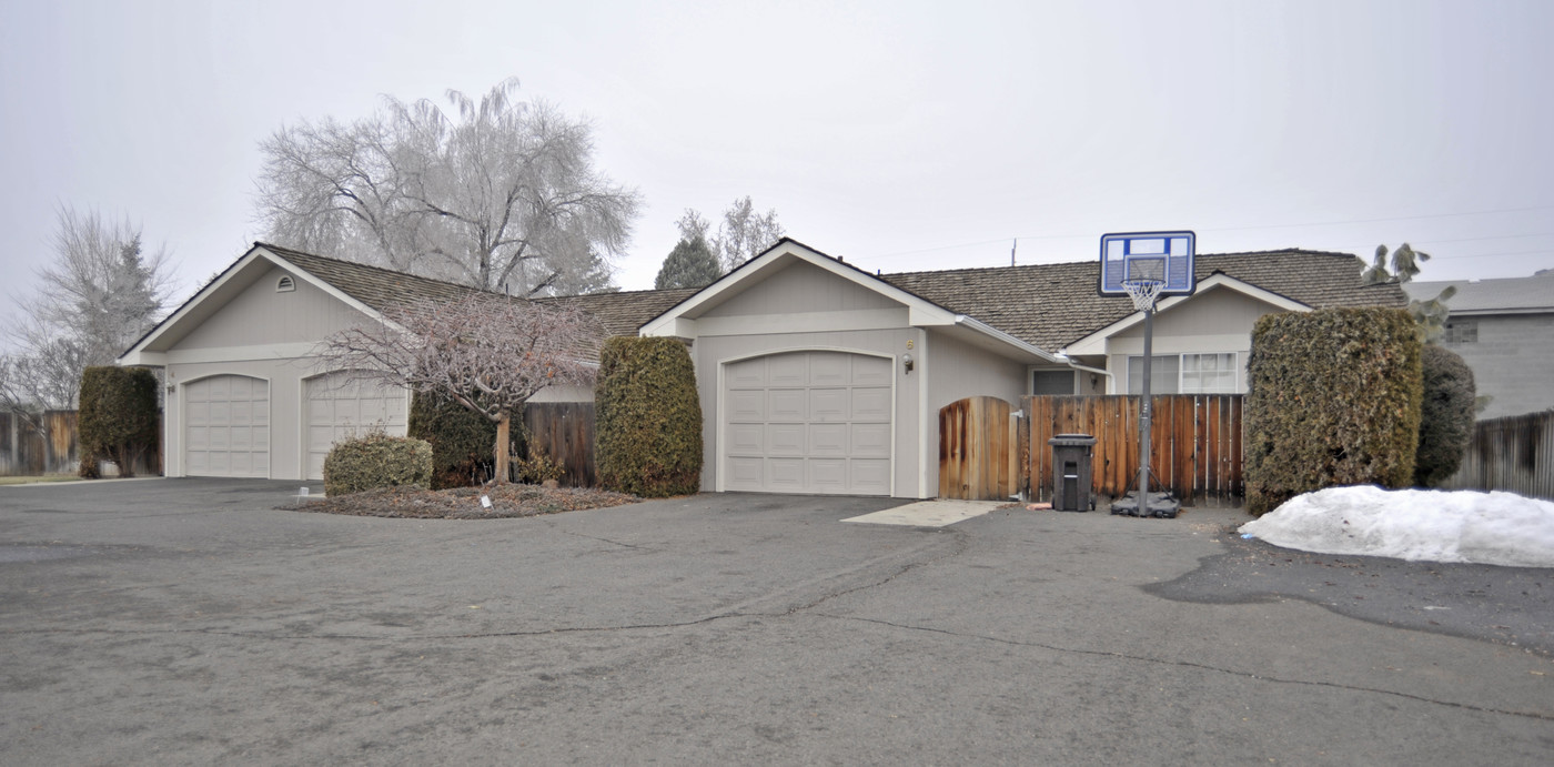 3903 W Prasch Ave in Yakima, WA - Building Photo