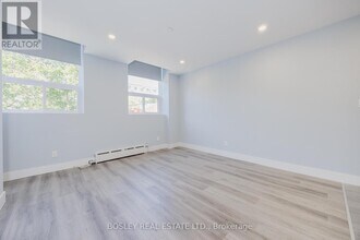 856 Kingston Rd in Toronto, ON - Building Photo - Building Photo