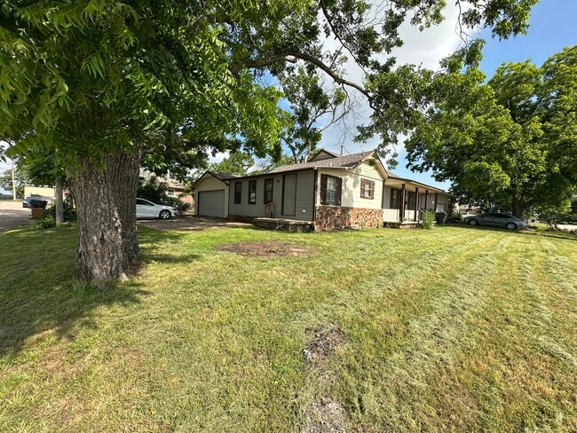 502 S Normal Ave in Claremore, OK - Building Photo - Building Photo