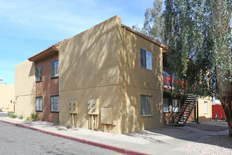 Los Jardines Apartments in Phoenix, AZ - Building Photo - Building Photo