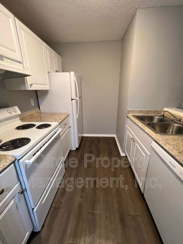 property at 4017 Hunters Ridge Dr SW