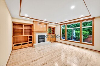 1861 30th Ave NE in Issaquah, WA - Building Photo - Building Photo