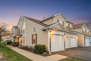 691 W Streamwood Blvd in Streamwood, IL - Building Photo