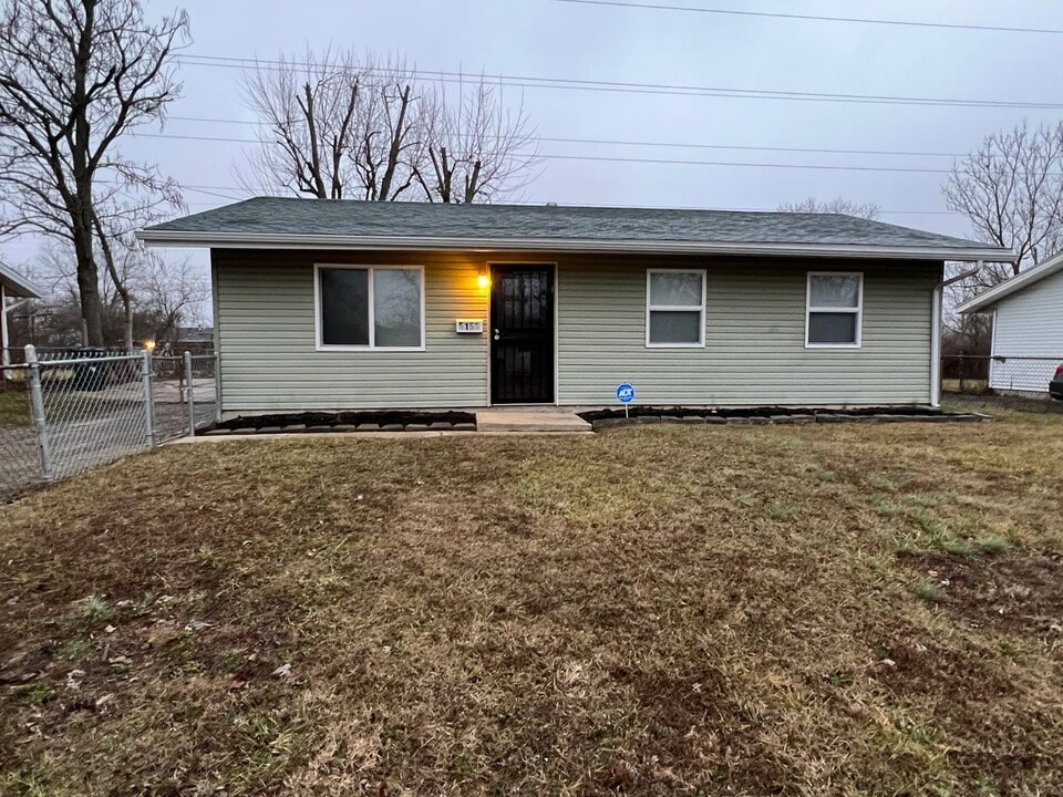 5155 Rucks Rd in Dayton, OH - Building Photo