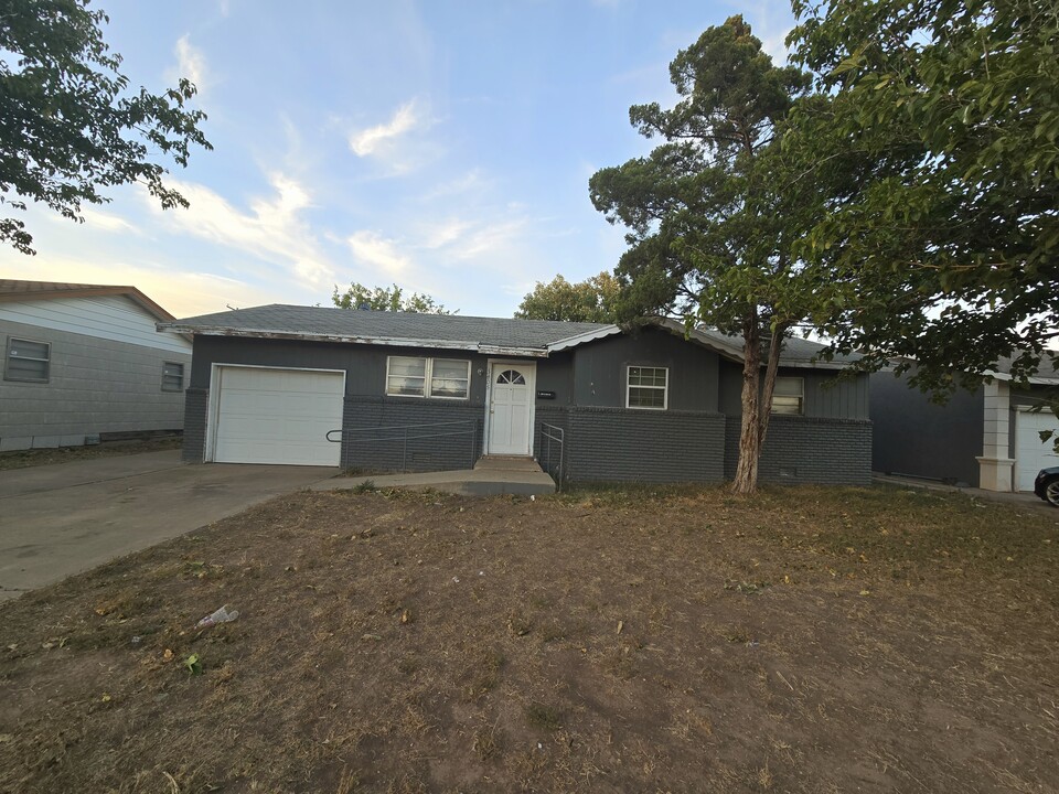 3405 NE 19th Ave in Amarillo, TX - Building Photo