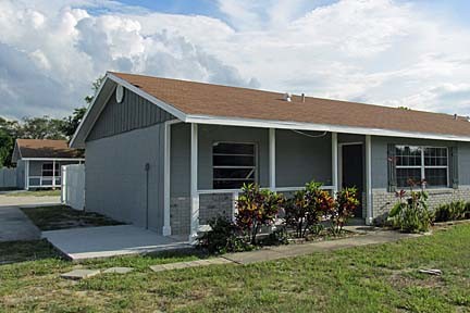 5800 Spruce Creek Rd in Port Orange, FL - Building Photo - Building Photo