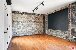 3020 W Sunset Blvd in Los Angeles, CA - Building Photo