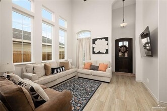 18 Central Park St in Edinburg, TX - Building Photo - Building Photo