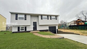 1269 Peppercorn Dr in Galloway, OH - Building Photo