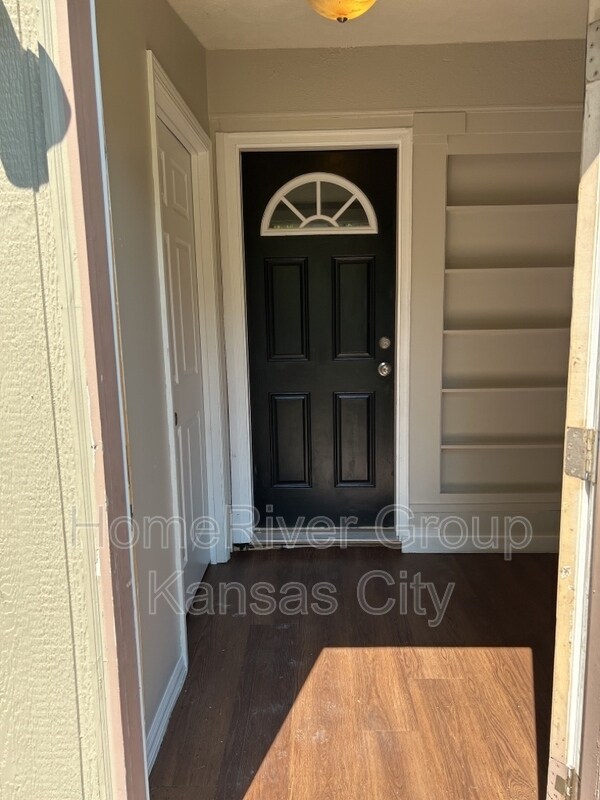 4245 Lathrop Ave photo'