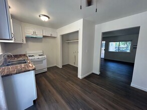 1709 Evergreen Ave in Modesto, CA - Building Photo - Building Photo