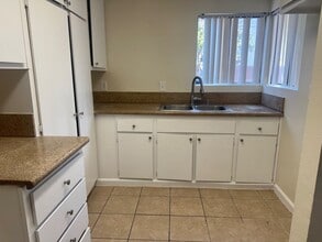 831 N San Antonio Ave in Pomona, CA - Foto de edificio - Building Photo