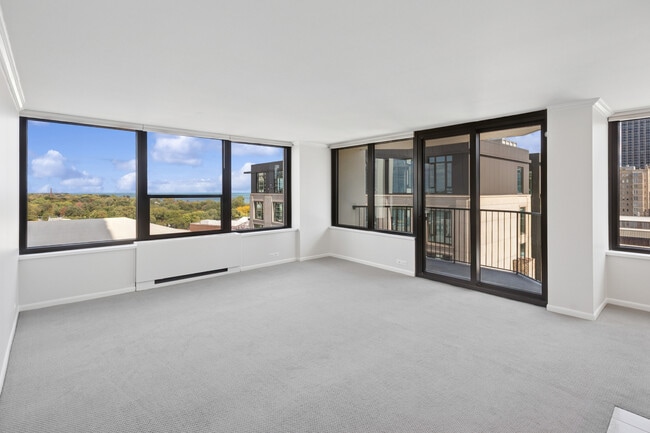 1560 N Sandburg Ter, Unit 1412 in Chicago, IL - Building Photo - Building Photo