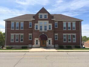 1107 W Main St, Unit 7 in Jefferson City, MO - Building Photo - Building Photo