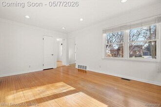 912 Woodsboro Dr in Royal Oak, MI - Building Photo - Building Photo