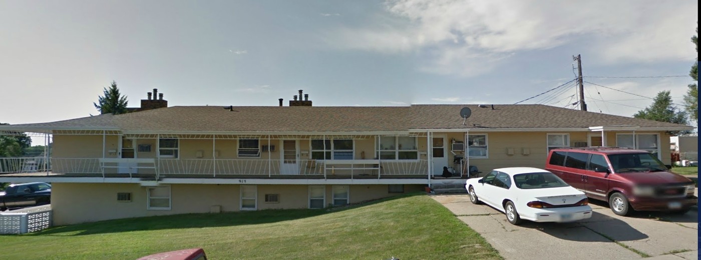 913 Riverview Ave in Bismarck, ND - Building Photo