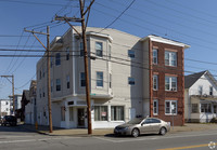 442 Central Ave in Pawtucket, RI - Foto de edificio - Building Photo