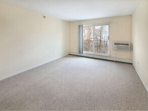 16955 Toronto Ave SE, Unit 308 in Prior Lake, MN - Foto de edificio - Building Photo