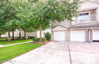 7036 Deer Lodge Cir in Jacksonville, FL - Building Photo - Building Photo