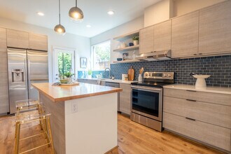 424 26th Ave S in Seattle, WA - Foto de edificio - Building Photo