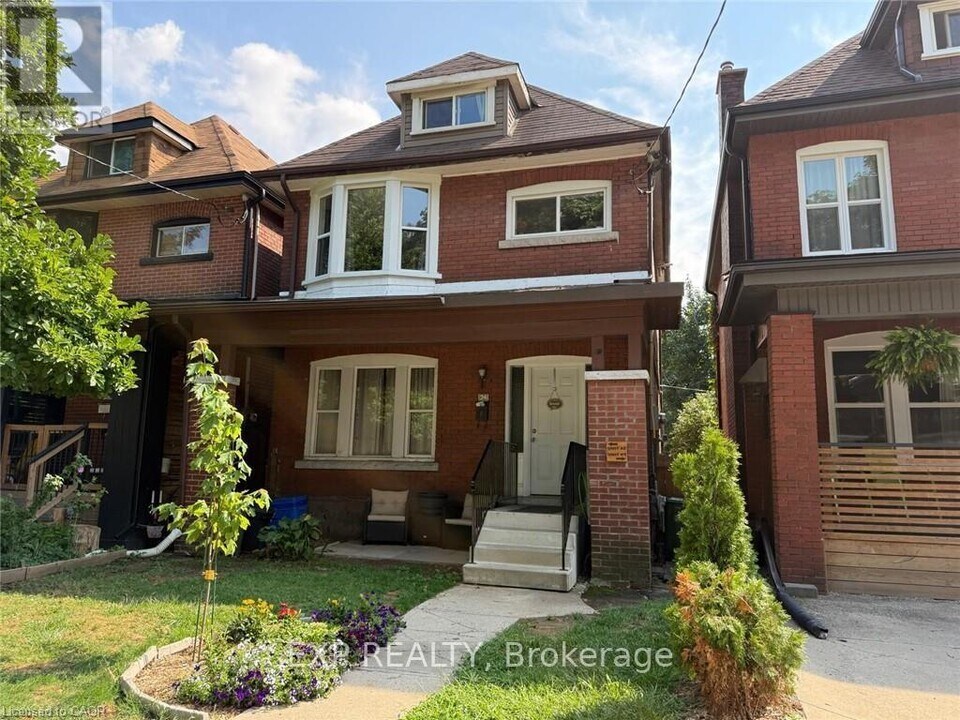 24 Avalon Pl in Hamilton, ON - Building Photo