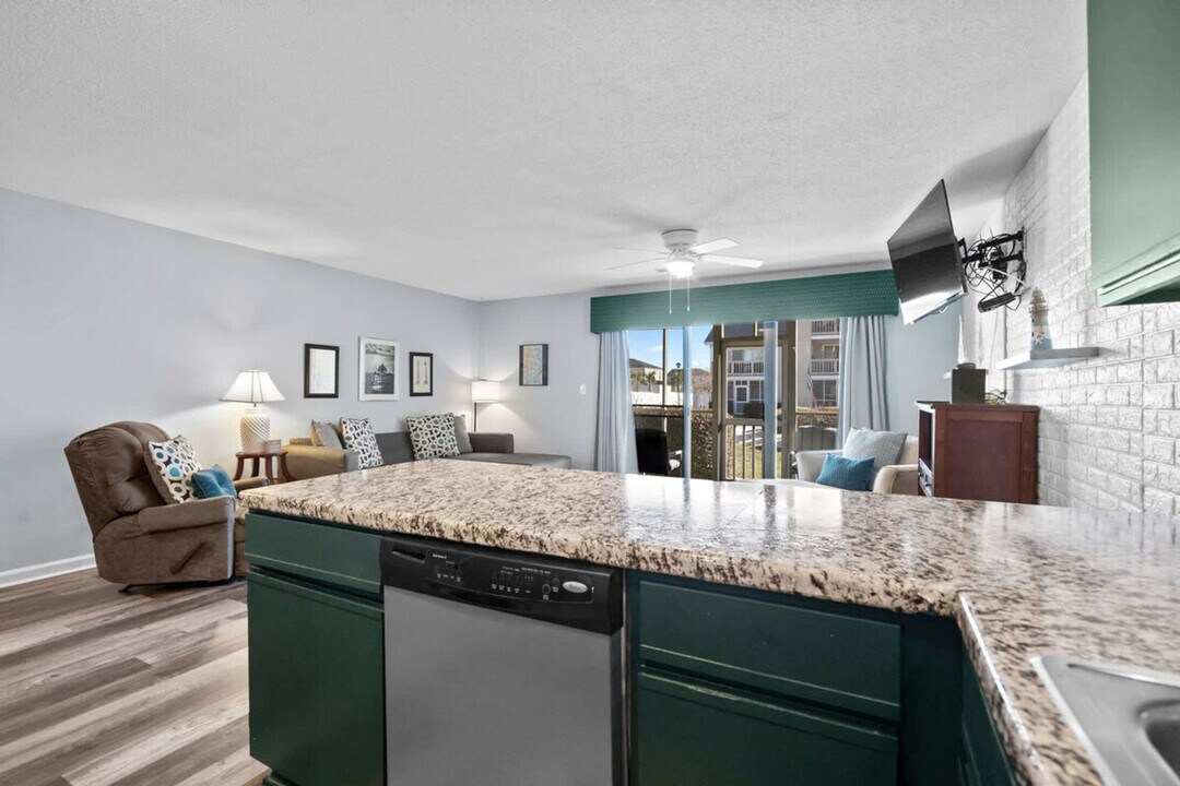 1860 Auburn Ln in Surfside Beach, SC - Building Photo