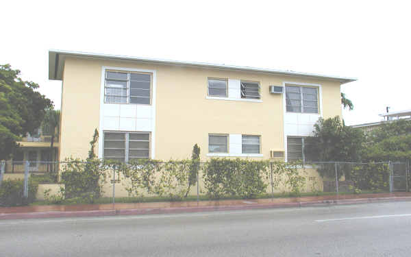 Virola Apartments in Miami Beach, FL - Building Photo - Building Photo