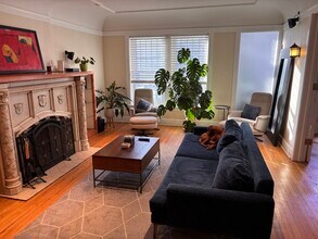 642 W Bittersweet Pl in Chicago, IL - Building Photo - Building Photo