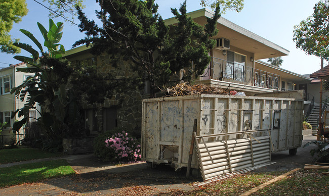 148 Catalina Ave in Pasadena, CA - Foto de edificio - Building Photo