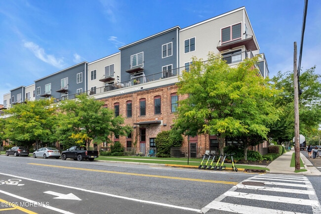 property at 1001 2nd Ave