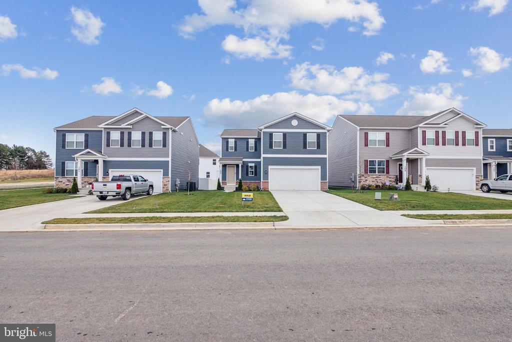 103 Woodford Dr in Stephens City, VA - Building Photo