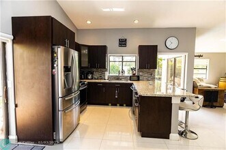 510 Green River Ln in Davie, FL - Foto de edificio - Building Photo