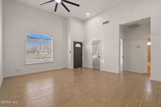 5274 Sean Haggerty Dr in El Paso, TX - Building Photo - Building Photo