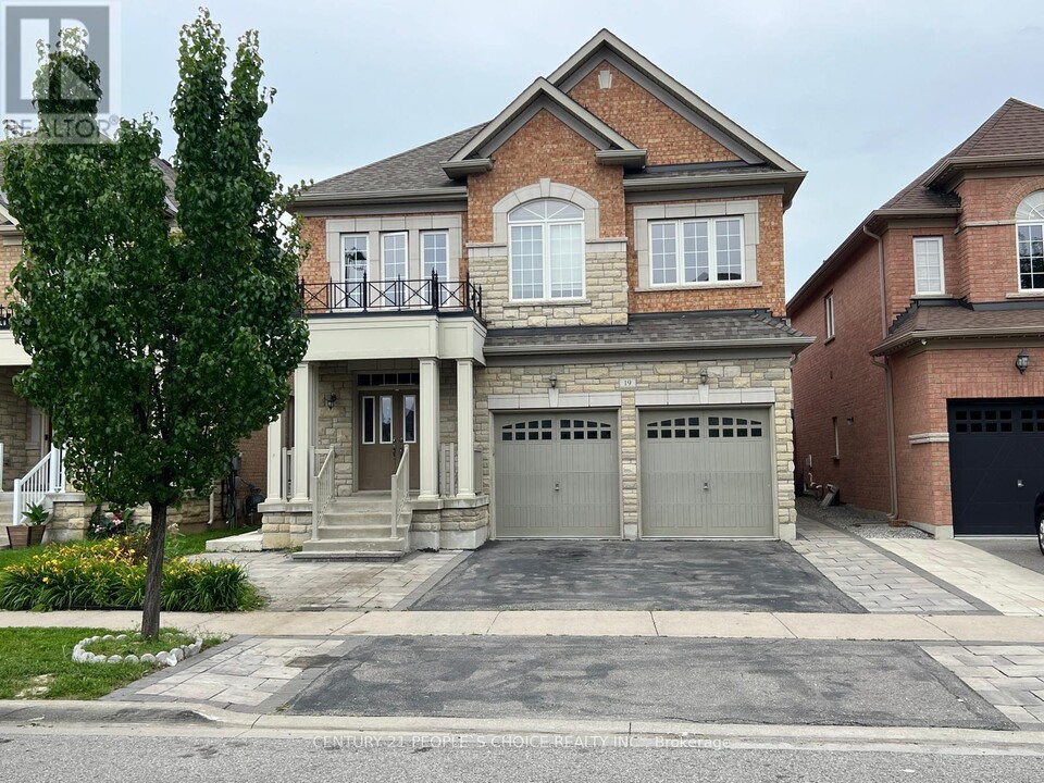 19 Antorisa Ave in Vaughan, ON - Building Photo