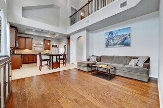 912 Sleepy Dell Ln in Austin, TX - Building Photo - Building Photo