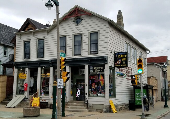 1035 E Brady St, Unit Upper