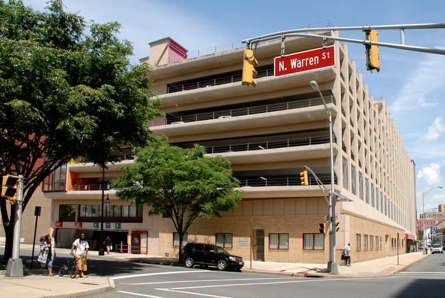 Cathedral Square in Trenton, NJ - Foto de edificio - Building Photo