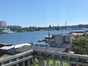 3136 Portage Bay Plz E, Unit A in Seattle, WA - Building Photo - Building Photo