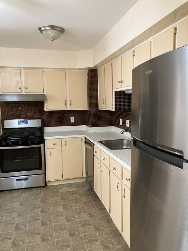 663 Allison Dr in Richmond Heights, OH - Building Photo - Building Photo