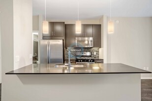 120 N Desplaines St in Chicago, IL - Building Photo