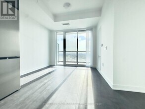 5858 Yonge St in Toronto, ON - Building Photo - Building Photo